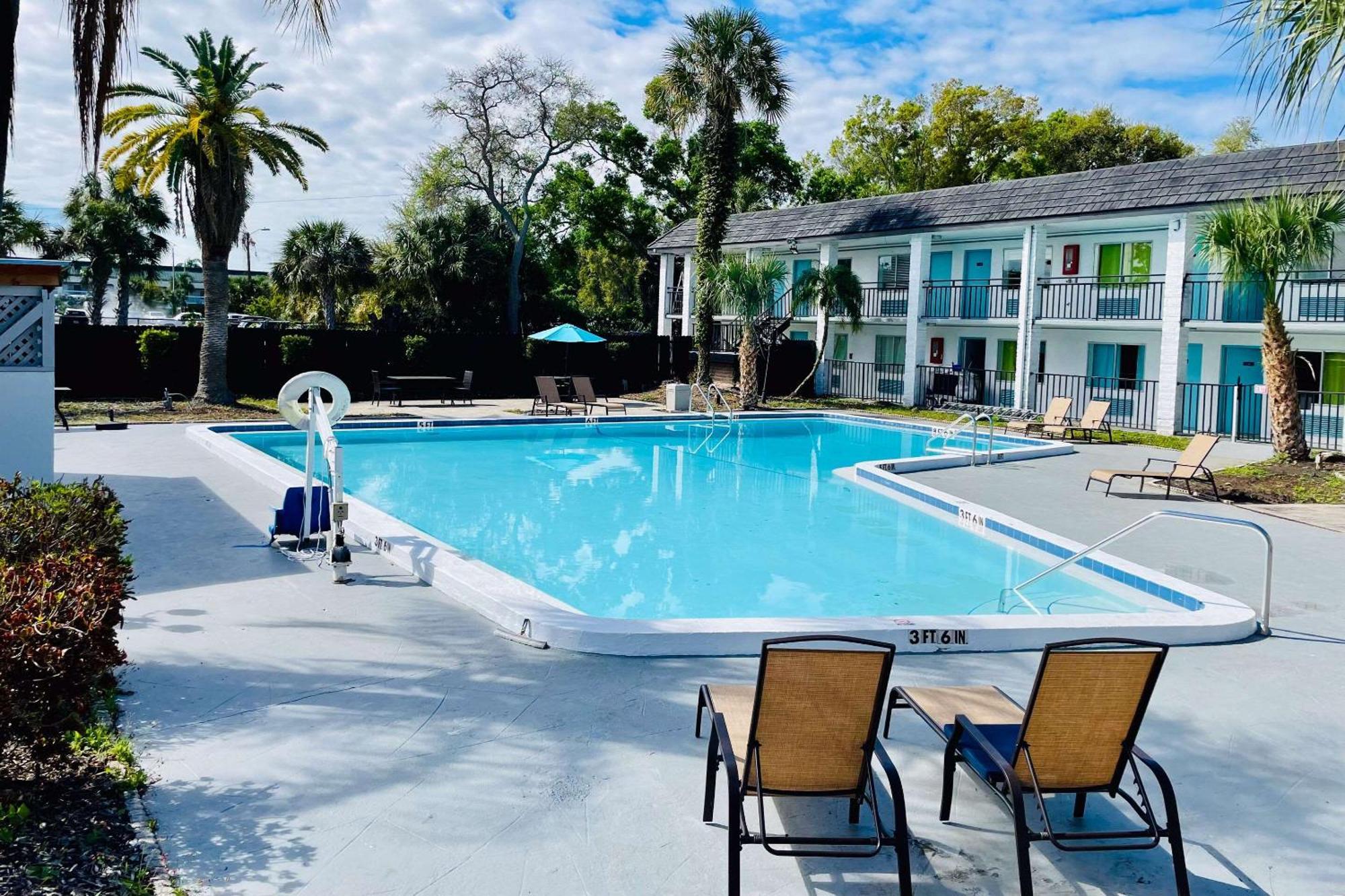 Rodeway Inn Clearwater - Central Exteriér fotografie