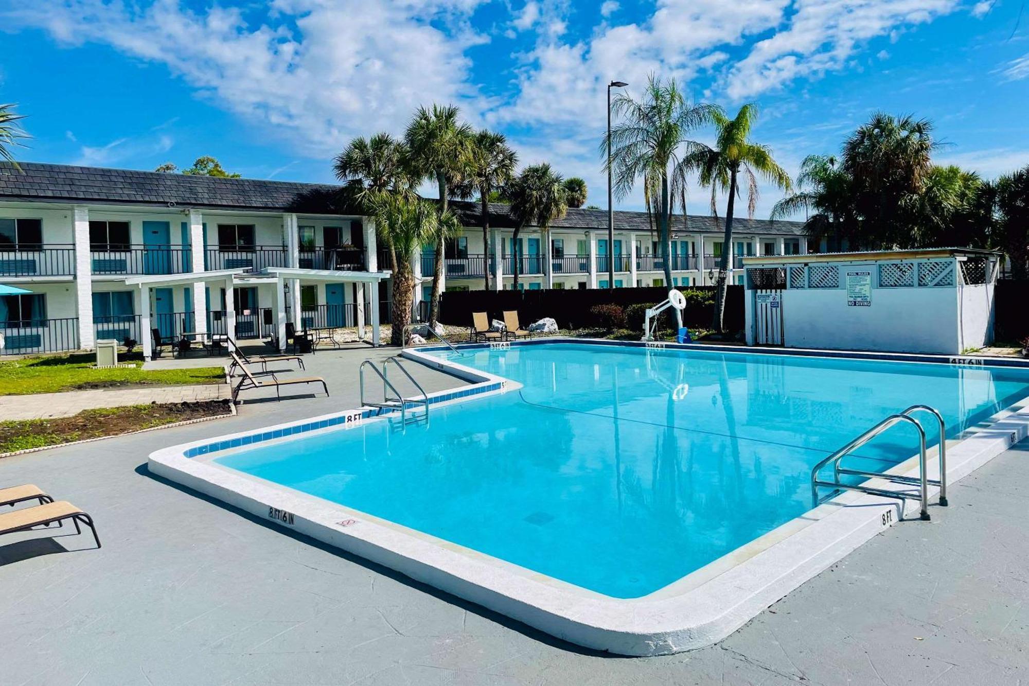 Rodeway Inn Clearwater - Central Exteriér fotografie